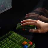 8BitDo Retro R8 Mouse - Xbox Edition Groen, 50 - 26000 DPI, Bluetooth / USB-C / 2.4 GHz