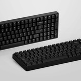Iqunix F97 Dark Side Wireless Mechanical Keyboard Zwart, US lay-out (QWERTY), Cherry MX Brown, 96%, RGB leds, 96%, Hot-swappable, PBT, 2.4GHz | Bluetooth 5.1 | USB-C
