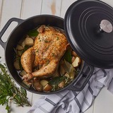 Victoria Dutch Oven, 26 cm 5,7 liter, Seasoned bak-/braadpan Zwart/zilver, Color+Kraft Cardboard Box