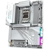 GIGABYTE X870 AORUS ELITE X3D ICE socket AM5 moederbord Zilver/wit, RAID, 5 Gb-LAN, WLAN, BT, Sound, ATX