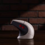8BitDo Retro R8 Mouse - N Edition Grijs/rood, 50 - 26000 DPI, Bluetooth / USB-C / 2.4 GHz