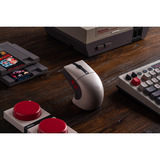 8BitDo Retro R8 Mouse - N Edition Grijs/rood, 50 - 26000 DPI, Bluetooth / USB-C / 2.4 GHz