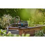 GARDENA Accu Besproeiingspomp 3000 Silent 18V P4A Gebruiksklare set incl. accu en oplader Donkergrijs/turquoise, 14610-20 | Pomp | Accu | Lader