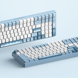 Iqunix F97 Wintertide Wireless Mechanical Keyboard Lichtblauw, US lay-out (QWERTY), Cherry MX Brown, 96%, RGB leds, Hot-swappable, PBT, 2.4GHz | Bluetooth 5.1 | USB-C
