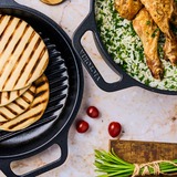 Victoria Combo cooker 26 cm 5,7 liter, Seasoned bak-/braadpan Zwart, Color packaging