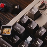 8BitDo Retro Mechanical ISO Keyboard - C64 Edition, gaming toetsenbord Beige/zwart, Britse lay-out, Kailh Box White V2