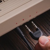 8BitDo Retro Mechanical ISO Keyboard - C64 Edition, gaming toetsenbord Beige/zwart, Britse lay-out, Kailh Box White V2